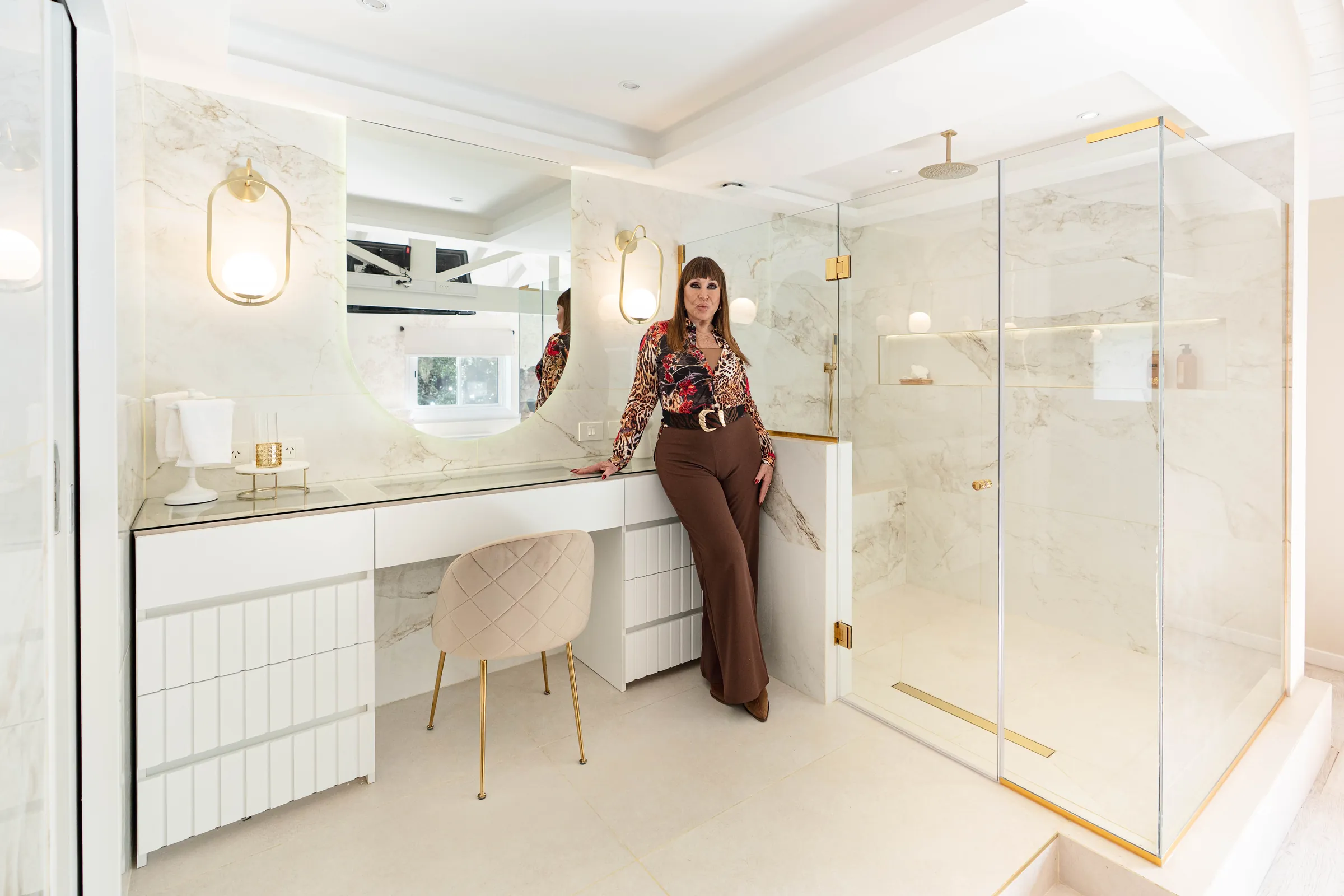 Moria Casán en el baño de su suite terminada
